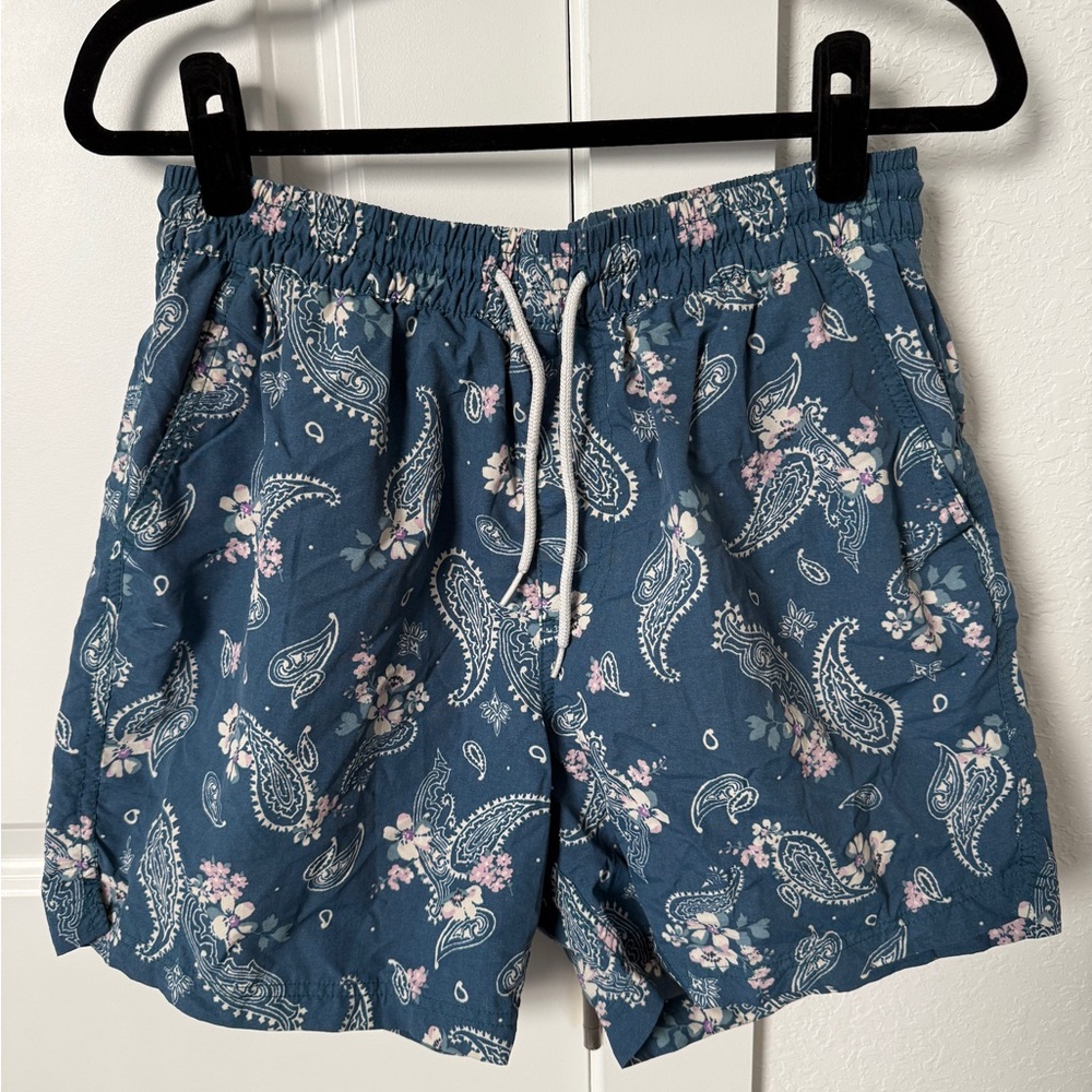 Men’s swim trunks
